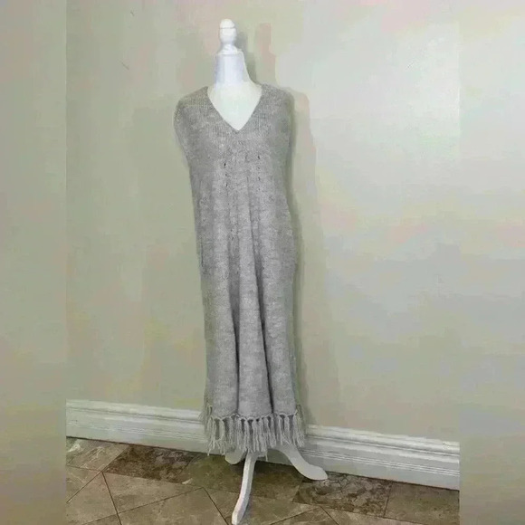 Never worn BCBG Shawl - Picture 1 of 4